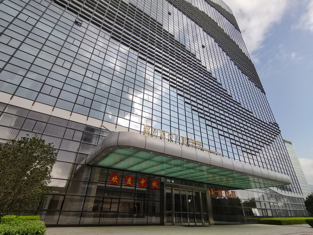 大（dà）廈（xià）幕（mù）牆清洗的優點：現代技術的維護之選
